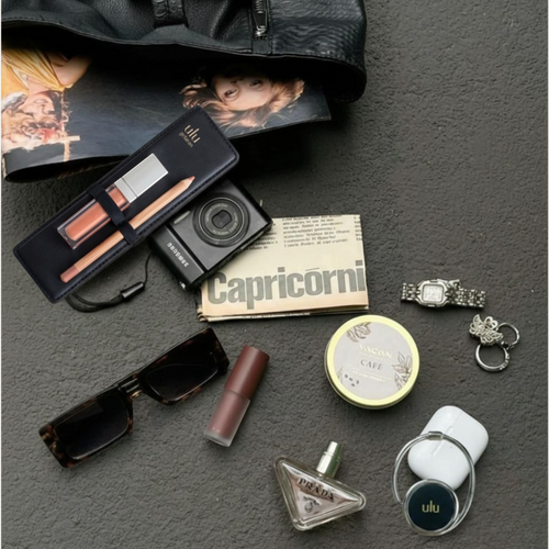 Black Tiny (lip combo display)